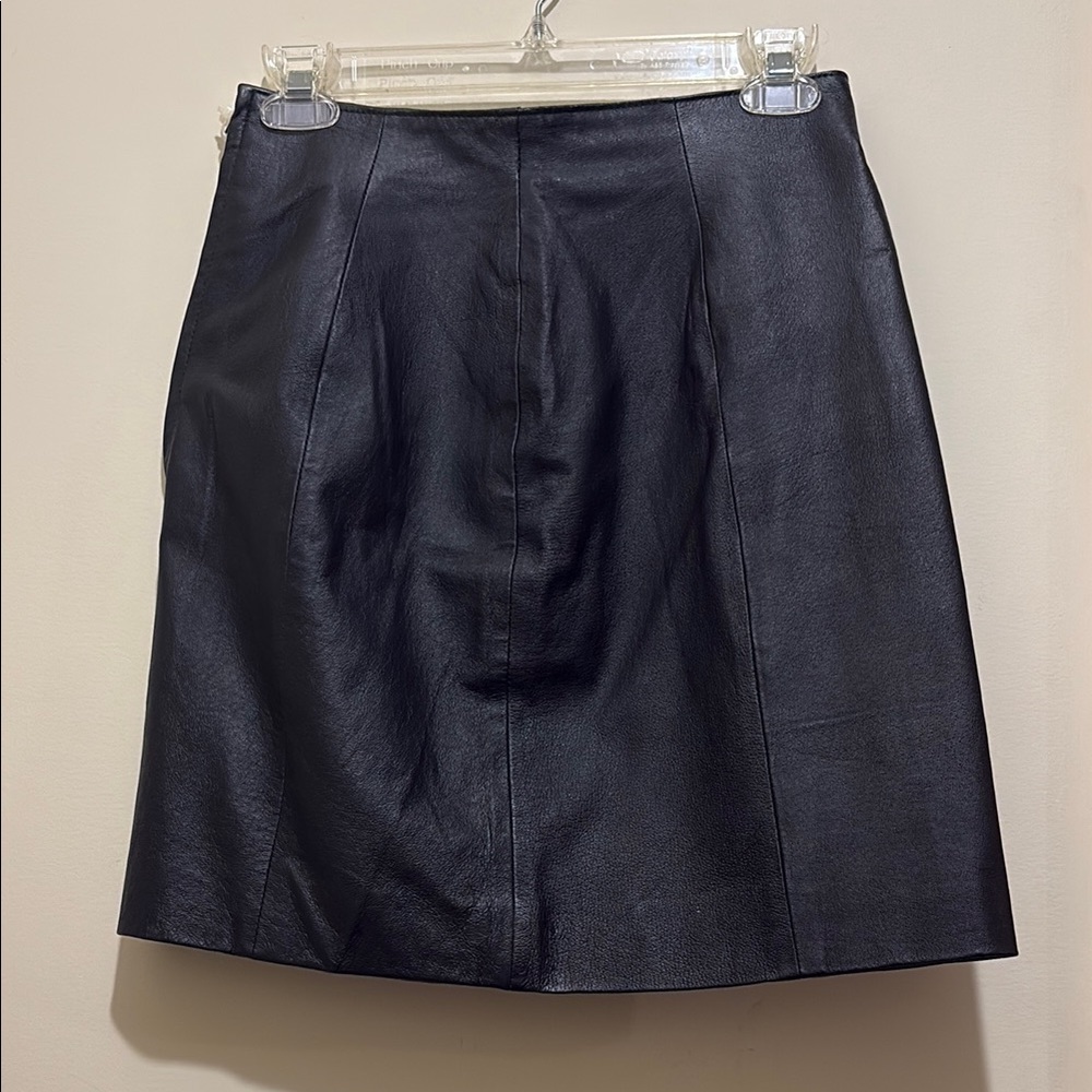 Wilson’s Leather Black Leather Skirt Woman’s Size 6 with a Side Zipper